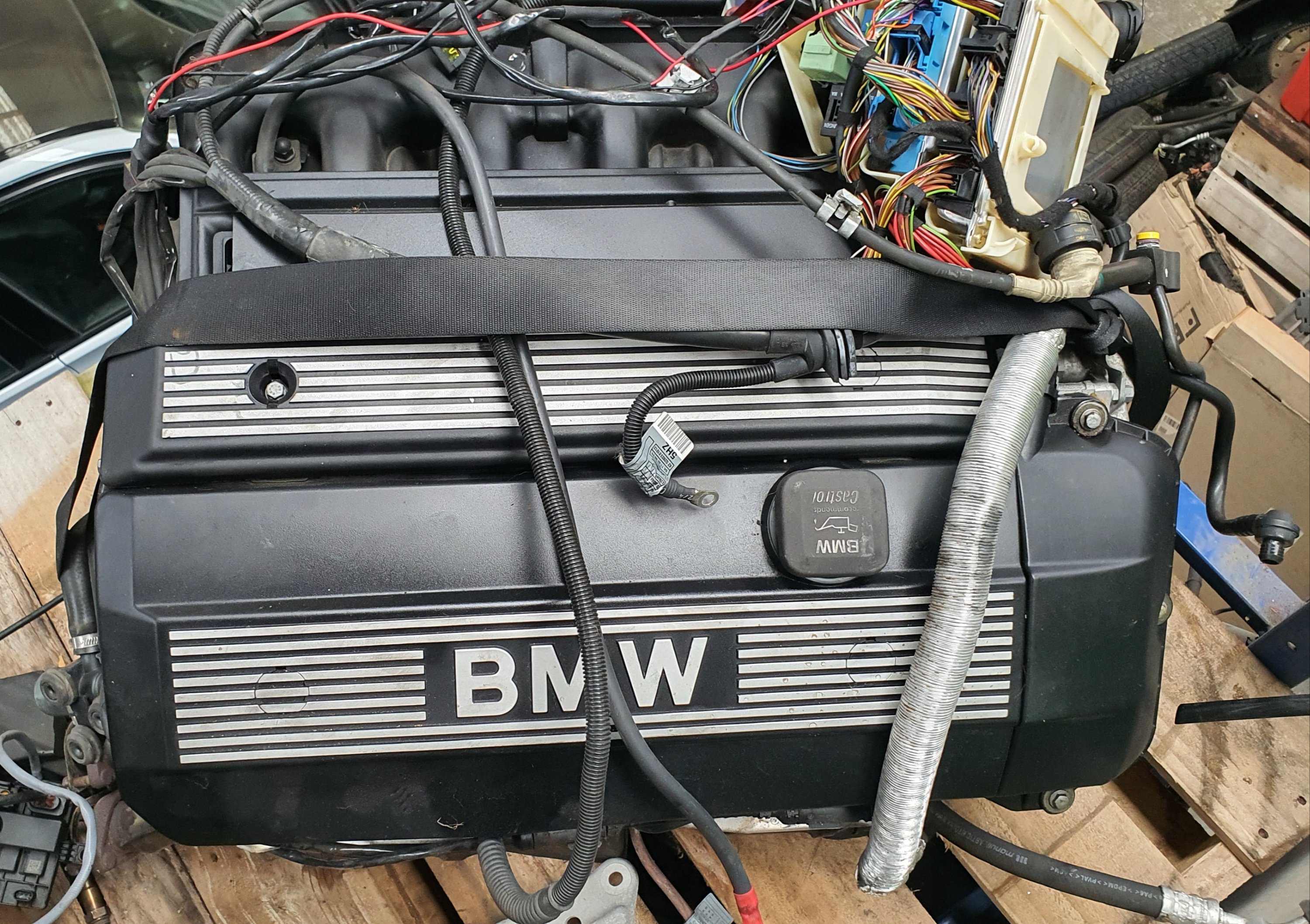 BMW E46 M54B30 Engine